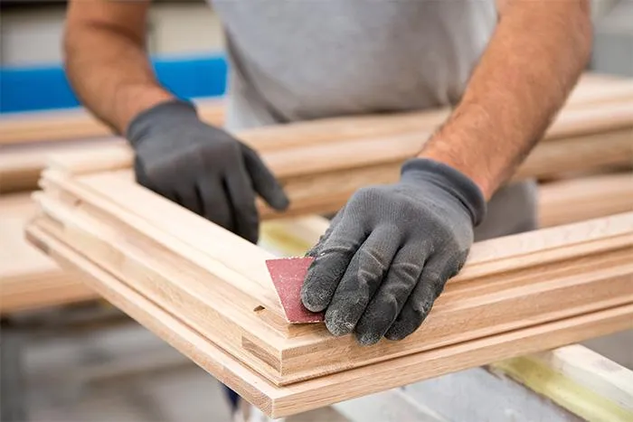 Türen und Fenster aus Holz